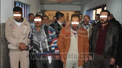 عصابة عين شمس .. تخصص سرقة سيارات نقل الأموال..  سطوا على 1.5 مليوم جنيه.. النيابة تأمر بحبس 4 منهم 4 أيام على ذمة التحقيق.. وضبط 3 هاربين..المتهم الأول يروى تفاصيل الواقعة