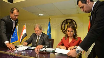 «التعاون الدولي» توقع 6 اتفاقيات منح مع الاتحاد الأوروبي