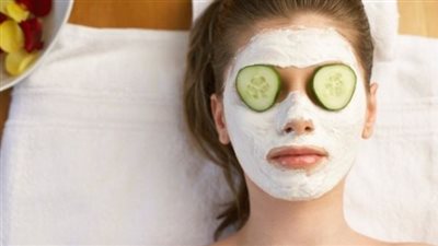 ماسك طبيعي يساعد في ترطيب وتنعيم بشرتك خلال الصيف