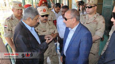 بالفيديو والصور.. محافظ أسوان يتفقد اللجان الانتخابية