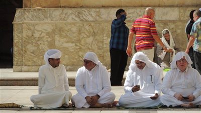 بالصور.. الشرطة تصرف محتفلين بـ«عاشوراء» من محيط مسجد الحسين