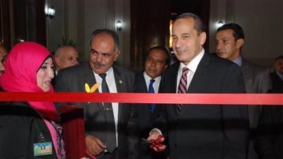 وزير الزراعة يفتتح مركز توثيق المعلومات بـ«بحوث الصحراء»