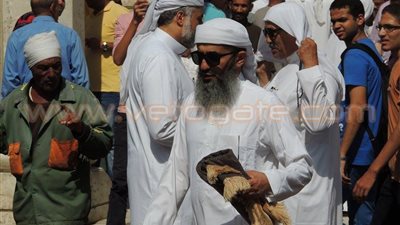 بالصور.. جنسيات عربية وآسيوية تزور «الحسين» احتفالا بعاشوراء