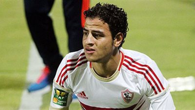 «أحمد توفيق» يغادر القاهرة لأداء مناسك العمرة