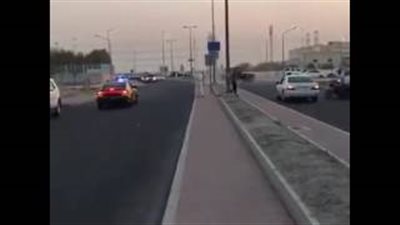 بالفيديو.. «كيس» يتسبب في انقلاب سيارة بالكويت