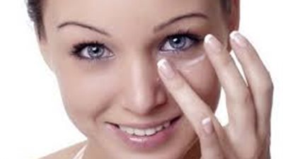 وصفة منزلية تخلصك من الهالات السوداء وتورم العيون