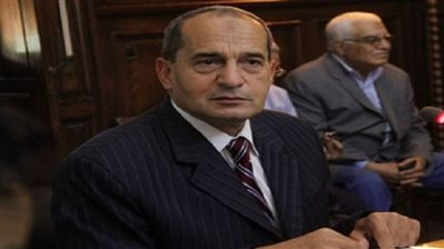 وزير الزراعة يبدأ جولته الأوروبية للتعرف على تجربة إنشاء الصوب