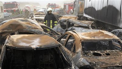 رقص عاريًا فتسبب في 13 حادث تصادم