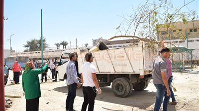 «آداب سوهاج» تختتم أسبوع «النظافة الشاملة»