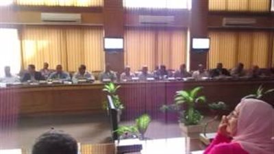 بالفيديو.. محافظ الإسماعيلية يناقش خطة تطوير المناطق العشوائية