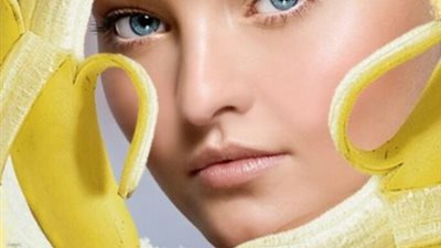 تخلصي من خطوط الوجه بالموز والعسل