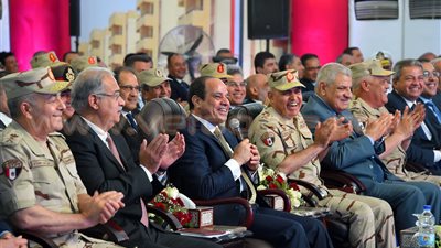 مشروع الـ1.5 مليون فدان حلم «السيسي».. 70 مليار جنيه التكلفة الإجمالية.. «الفرافرة» أضخم مشروع زراعي صناعي عمراني.. شركة الريف المصري الجديد تشرف على الأعمال.. وإجراءات صارمة لتجنب