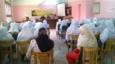 بالصور.. جلسة بحثية عن «العقاد» بثقافة أسوان