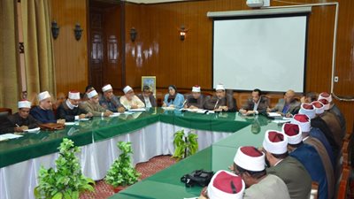 تفاصيل اجتماع «جمعة» بقيادات الأوقاف.. عمل حصر كامل للزوايا لإحكام السيطرة عليها.. يستنكر محاولة اغتيال علي جمعة.. يطالب بسرعة إنهاء إجراءات تعيين الأئمة والعمال.. و300 جنيه مكافأة بمناسبة ع