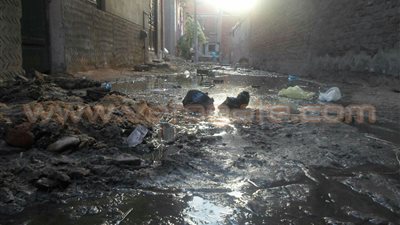 بالصور.. مياه الصرف تغرق شوارع «النسمة» في الخانكة