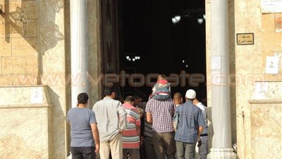 بالصور.. إجراءات أمنية مشددة بمحيط مسجد «الحسين»