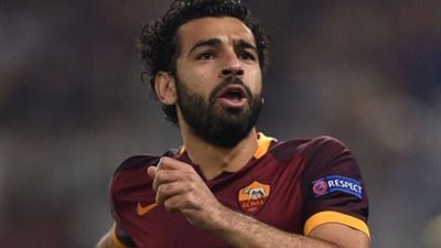 محمد صلاح يغادر مطار القاهرة متوجهًا إلى روما