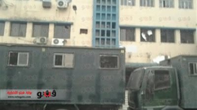 بالصور.. تعزيزات أمنية أمام محافظة الشرقية لمنع اقتحامه