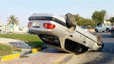إصابة شخصين في انقلاب سيارة بطريق «مكادي - الغردقة»