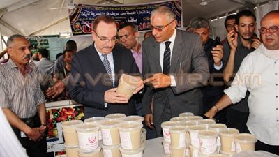 بالصور.. محافظ بني سويف يفتتح معرض «أهلا رمضان»