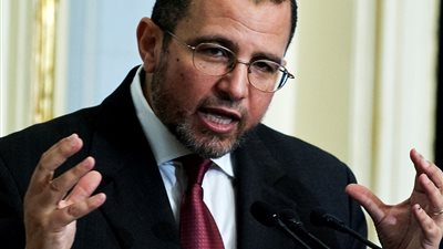 الحكومة تسلِّم 