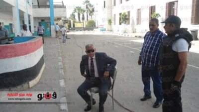 بالصو.. محافظ السويس يتفقد اللجان الانتخابية