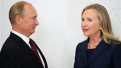 «ويكيليكس»: كلينتون تتباهى بعلاقتها الشخصية ببوتين