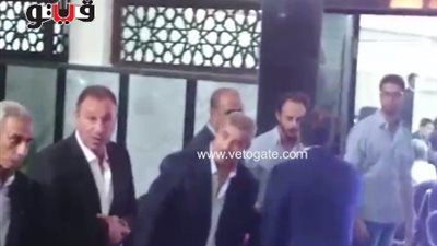 أحمد فتحي وميدو وفتحي سند يصلون عزاء شقيقة محمود الخطيب