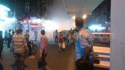 بالصور.. انفجار ماتور سيارة BMW بسبب ارتفاع الحرارة بوسط البلد