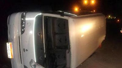 مصرع 3 وإصابة 8 في انقلاب ميكروباص بالكيلو 40 بطريق القطامية