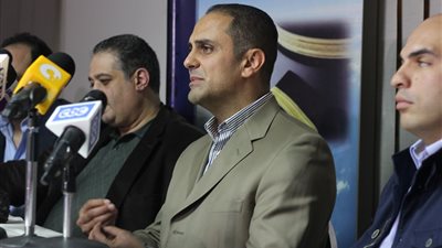 بالصور..قائد «طائرة برج العرب»: الخاطف قال «انزلوا عشان هفجرها»