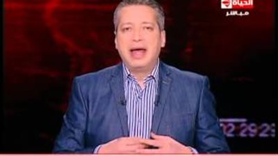 بالفيديو.. تامر أمين ينتقد الأسئلة الموجهة لقائد الطائرة المختطفة