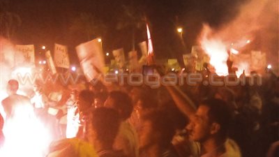 بالصور.. بعثة الزمالك تطير إلى جنوب أفريقيا لحسم اللقب القاري.. «وايت نايتس» يساند اللاعبين بالمطار.. يهتف: «الشناوي هو السد العالي».. يسب مرتضى منصور بألفاظ خارجة.. ونجل رئيس النا