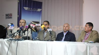 قائد الطائرة المحررة: «الخاطف تعاون وأعطانا أكثر من اللي طلبناه»