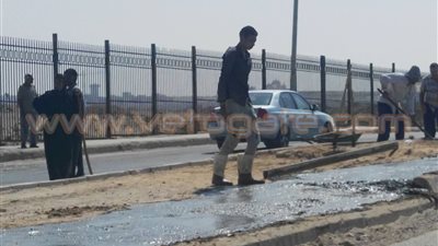 تجميل الطرق استعدادا لجنازة أحمد زويل بـ«6 أكتوبر»