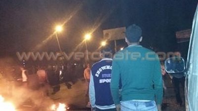 بالصور.. محاولات لفتح الطريق أمام مستشفى الأحرار بالزقازيق