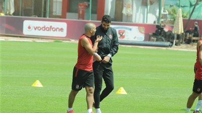 متعب يتسلح بـ«نيولوك الزيرو» قبل القمة أمام الزمالك