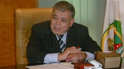 محافظ الفيوم يعاقب طبيبى أسنان لتكرار الغياب