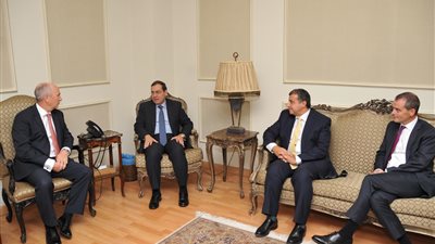 وزير البترول يبحث استكشاف الغاز مع رئيس شركة شل العالمية