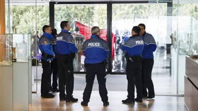 السلطات السويسرية تفتش مقر «الفيفا» في زيوريخ