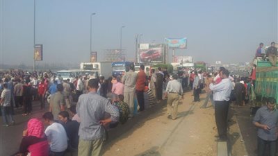 انتظام الحركة المرورية على طريق الصالحية - الإسماعيلية بعد توقف ثلاث ساعات