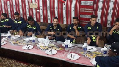 المصري البورسعيدي يلبي دعوة عشاء صديق حسام حسن بقرية بدوية