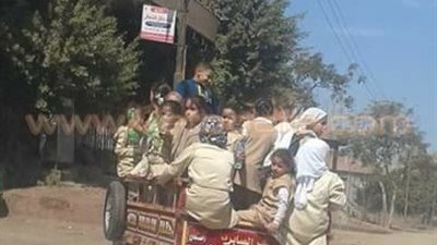 قلق بين أولياء أمور طلاب بالمنوفية لنقلهم بـ«التروسيكل» للمدارس