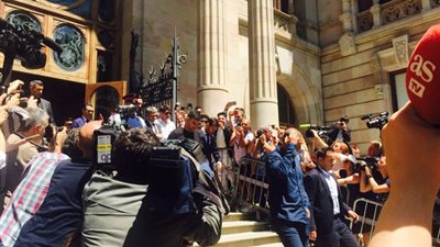 صحيفة إسبانية: تبرئة «ميسي» من التهرب الضريبي وإدانة والده