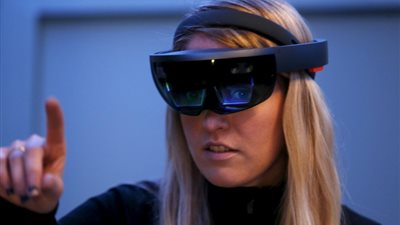 «مايكروسوفت» تطرح نظارات HoloLens بسعر 3000 دولار