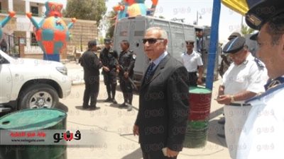 بالصور.. مدير أمن السويس يتفقد اللجان الانتخابية بمدرسة محمد حافظ