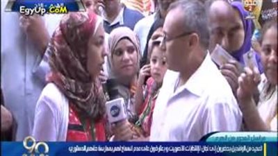 بالفيديو.. سيدة تبكي لعدم قدرتها على المشاركة في التصويت