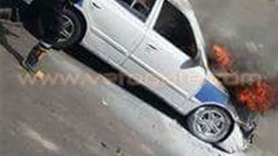 بالصور.. السيطرة على حريق في سيارة أجرة ببورسعيد