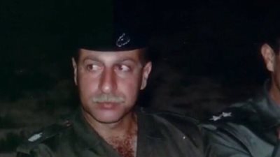 بالصور.. قائد سابق بالجيش العراقي يقود معارك «داعش» في الأنبار