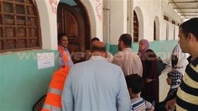 بالصور.. منظمة حقوقية تنظم قافلة طبية لعلاج أهالي العاشر